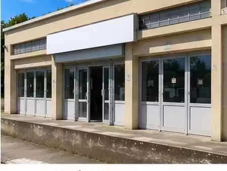 local d'activité 270 m² – showroom – bureaux – visibilité exceptionnelle – irigny