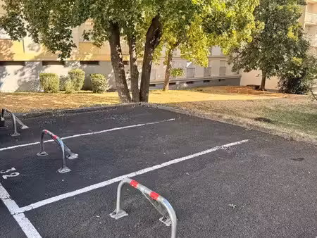 place de parking privative – saint-jacques / chu – libre de suite