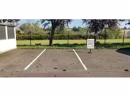 parking extérieur  1 min gare (plaisir-grignon)