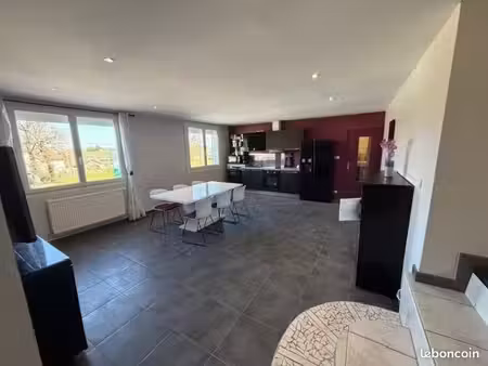 ytrac – grand appartement meublé 126 m²  3 chambres  véranda  2 sdb  volumes atypiques
