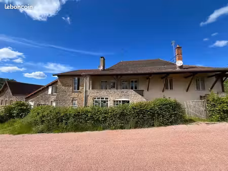 loue maison avec jardin très calme dans corps de ferme rénovée 2024