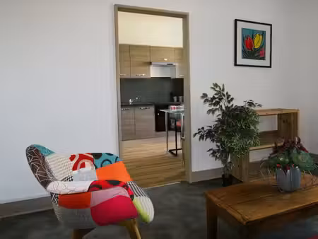 appartement t2 meublé 47 m² avec balcon – châteauneuf-la-forêt (87130)