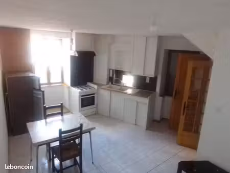 location maison de village