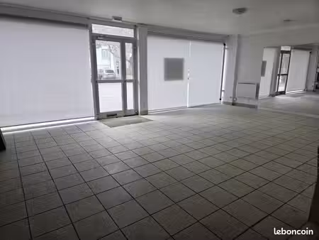 local commercial à loué