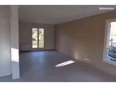 maison rénovée avec sous-sol complet