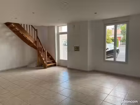 maison a louer a argentonnay