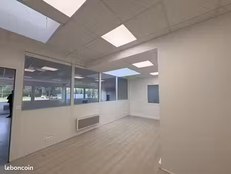 bureaux 223 m² dury