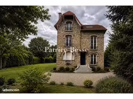 maison 10 pièces 270 m²