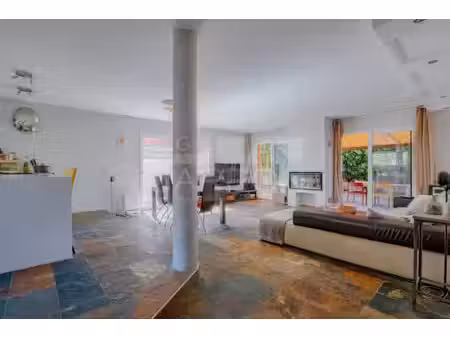maison familiale de 155 m² habitables avec 6 chambres et jardin paysagé
