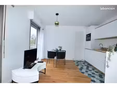 location studio 29 m² entierement rénové – meublé – parking – cave – 78390 bois d’arcy