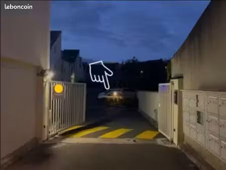 place de parking (résidence privée )