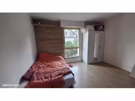 studio meublé 29 m2 + cave + parking