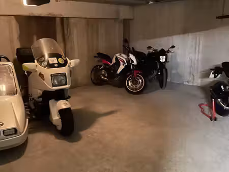 box motos à louer