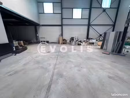 local d'activité 150 m²