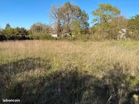 terrain 700 m² saix