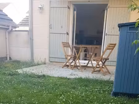grand studio avec jardin et terasse à coubert