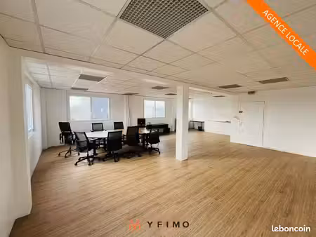 bureaux 250 m² buc