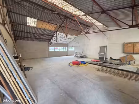grand espace stockage 130 m² + bureau 40 m²