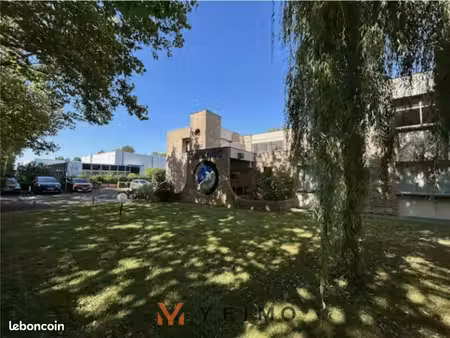 local d'activite 1232 m² buc