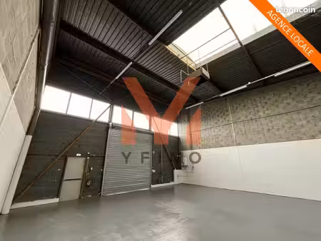 local d'activite 813 m² coignieres