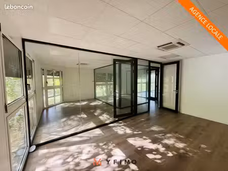 local d'activite 920 m² montigny-le-bretonneux