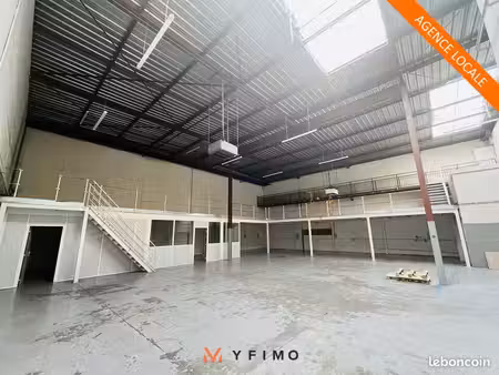 local d'activite 634 m² trappes