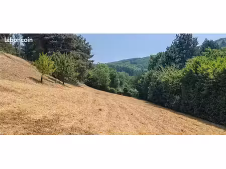 terrain constructible de 2000 m² exposition sud-ouest