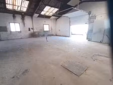 local de stockage environ 240m2