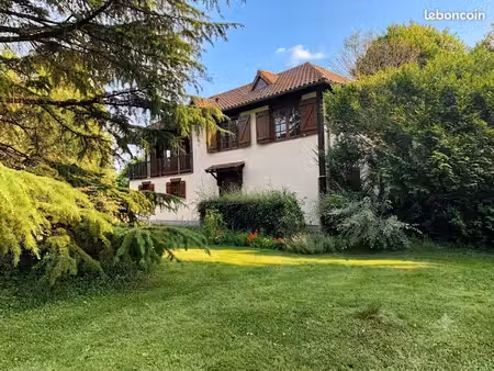 maison de campagne avec grand jardin et grange