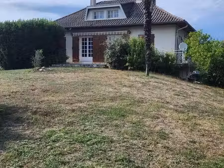 vente maison lumineuse arboré avec piscine