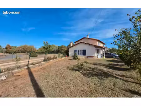 civray — spacieuse maison rénovée de 170 m² sur terrain clos de 970 m²