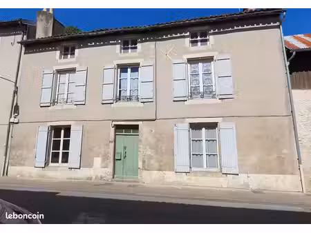 maison de ville a vendre à lusignan 86