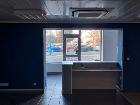 a loué local commercial 75m2 situé a valence d agen