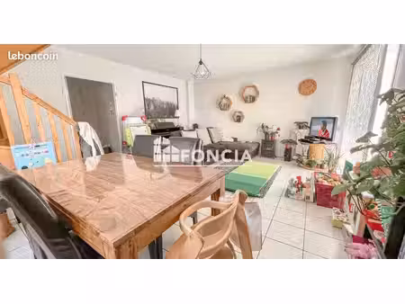 ? pouzioux-la jarrie - maison 3 chambres - jardin et garage ?