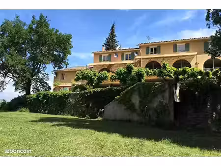 immeuble 20 pièces 466 m²