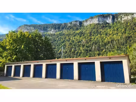 ensemble de 8 garages