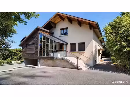 maison de 170 m² avec piscine – saint-denis-lès-bourg