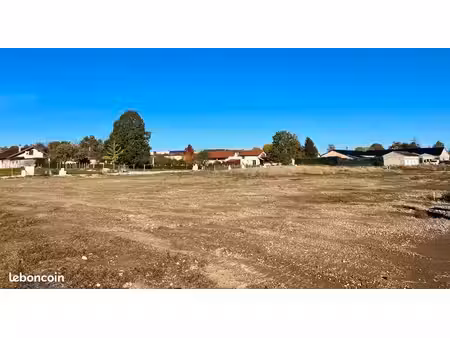 terrain 401 m² attignat