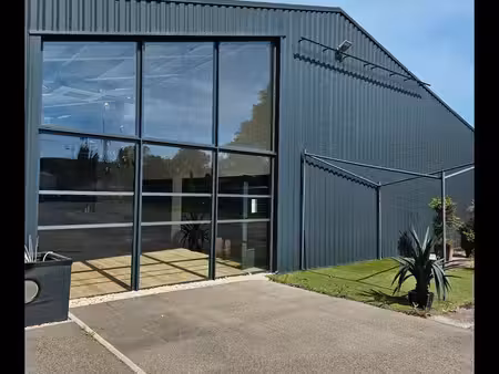 ensemble immobilier 624 m² en zone uxa sur terrain de 4 444 m² – ambronay / ambérieu