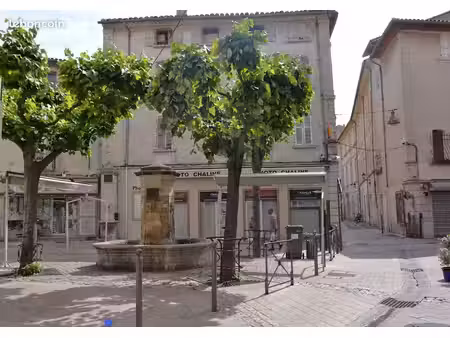 local commercial dans la plus belle artère commerciale de carpentras