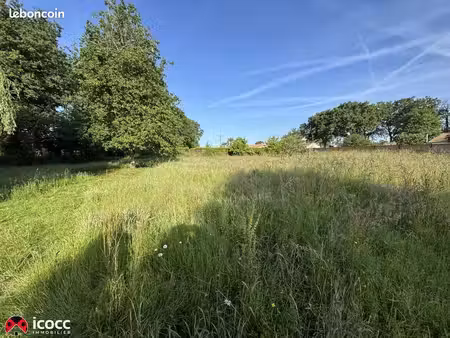 terrain 1 904 m² nesmy