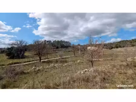 terrain 669 m² carces