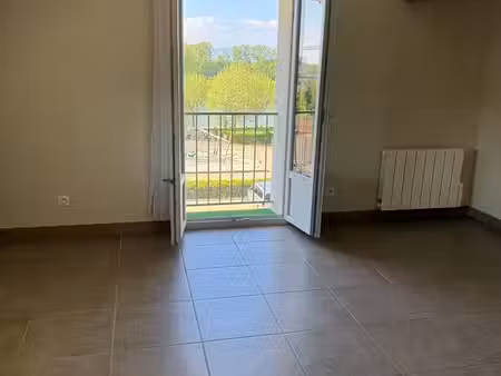 t2 39 m² avec parking – montmerle-sur-saône - vue saône