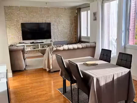 à louer appartement meublé t2 de 54 m² situé au 4e étage d'une résidence calme