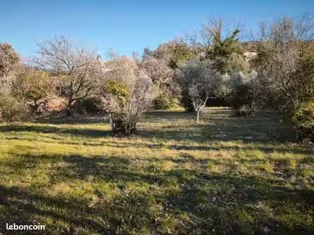 terrain 1 682 m² brignoles