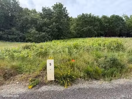 terrain à bâtir de 1490 m² à challans (85)