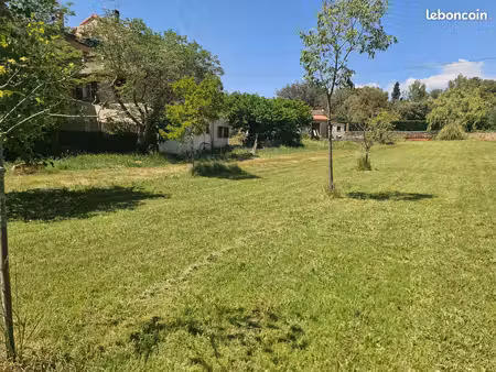 terrain 637 m² constructible pourrieres