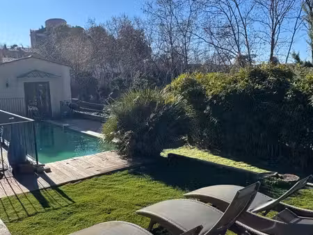 rez de villa avec piscine
