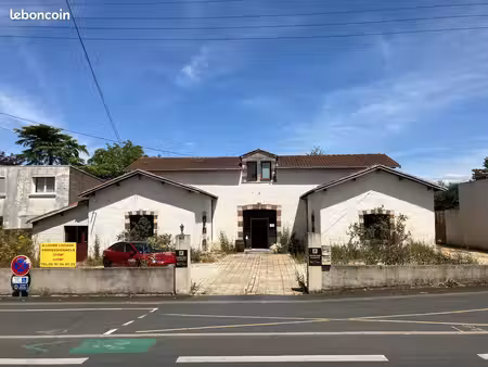 local commercial montaigu 370 et 100 m²