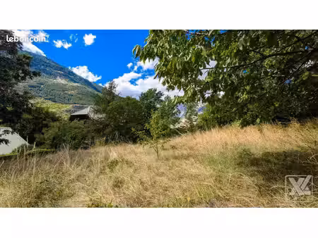 terrain à bâtir de 1088 m² avec permis accordé